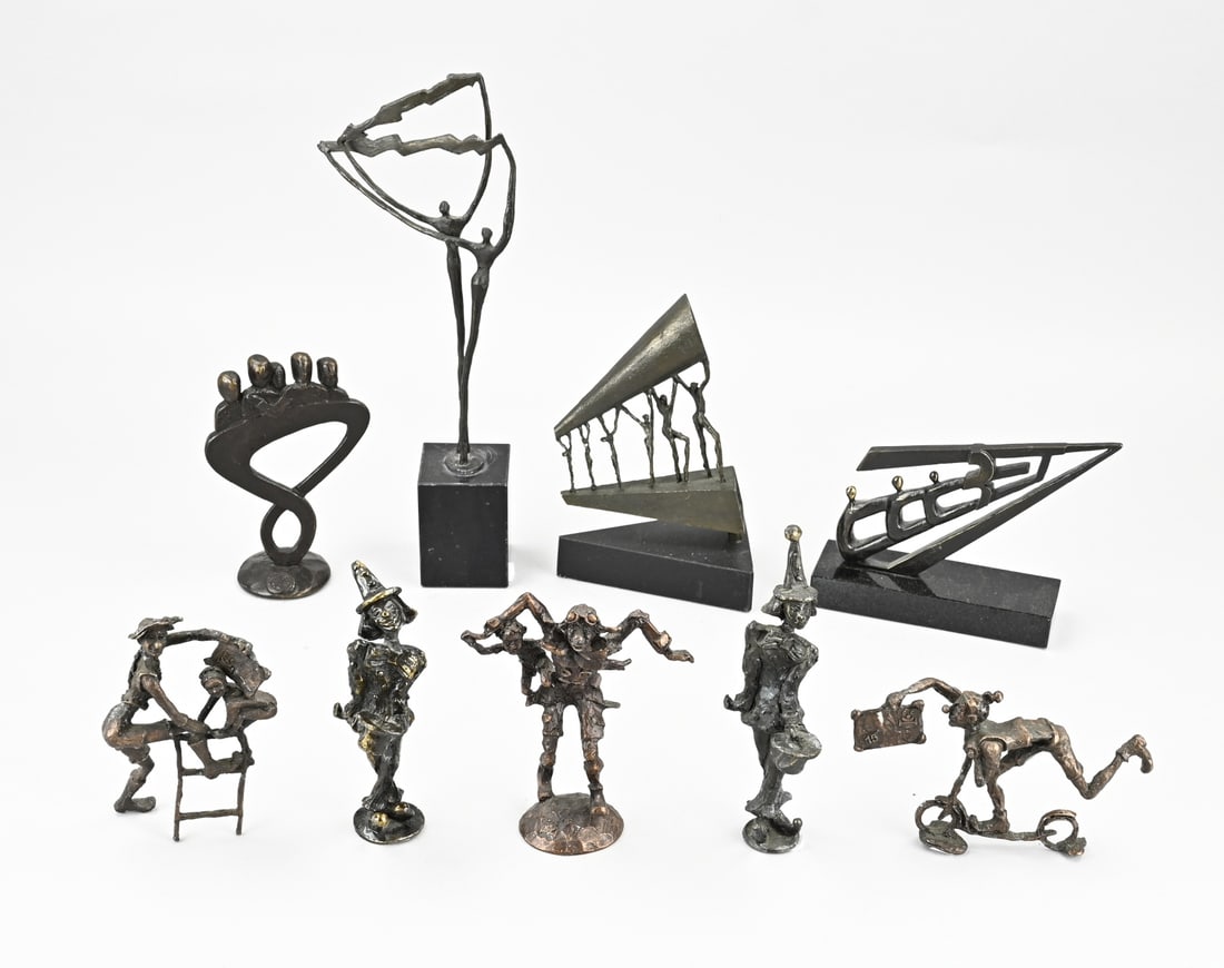 Nine various figurines, H 10 - 31 cm.: Nine various metal figures. Second half 20th century. Including clowns etc. Size: 10 - 31 cm. In good condition.