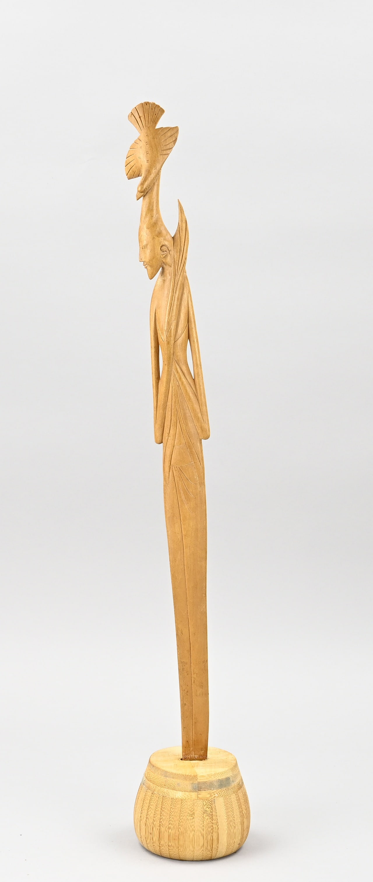 Balinese figure, H 62 cm.: Balinese woodcarved figure. Balinese woman. Circa 1950. Size: H 62 cm. In good condition. (Made Ruanda?)