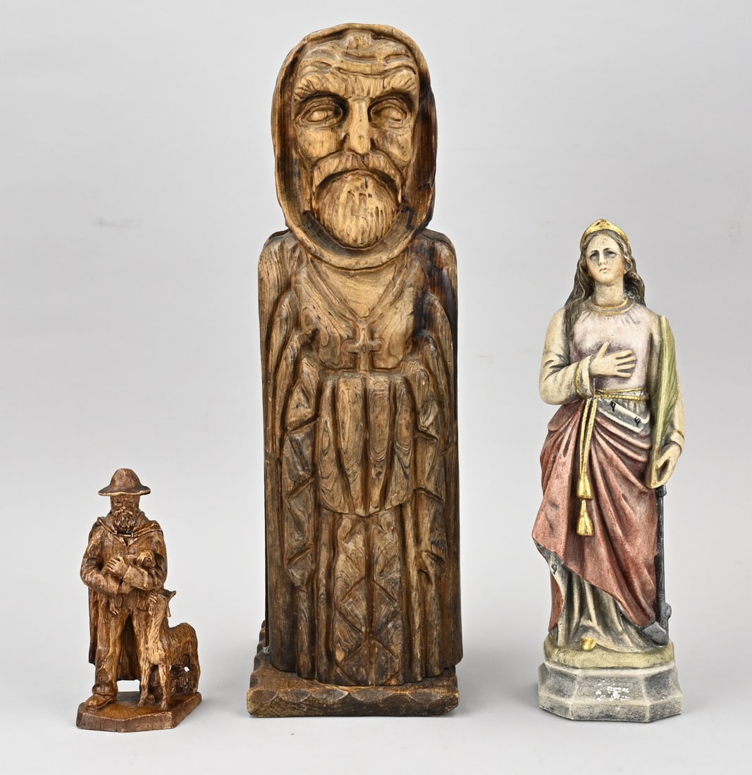 3x German figure, H 18 - 46 cm.: Three German figures. 20th century. 1x Shepherd (composite). 1x Liqueur holder statue (wood). 1x Maria statue (plaster). Size: 18 - 46 cm. In good condition.