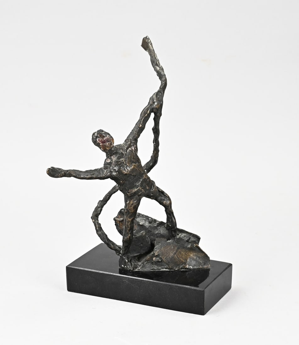 Modern bronze figure: Modern bronze figure on black marble base. Second half 20th century. Unsigned. Size: 25 cm. In good condition.