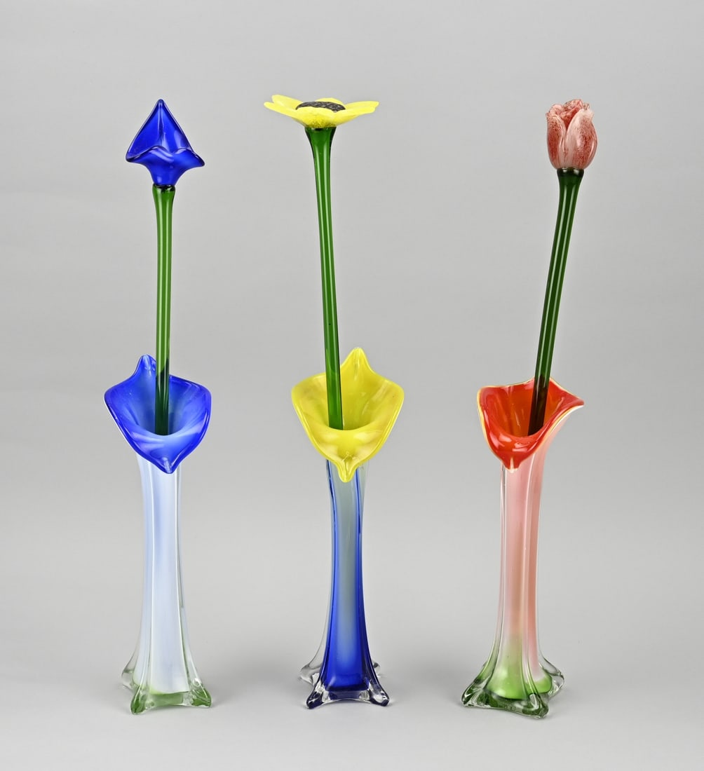 3x Glass vase: Three old Murano glass vases with flowers. Total 6x Murano. Second half 20th century. Size: 28 - 50 cm. In good condition.