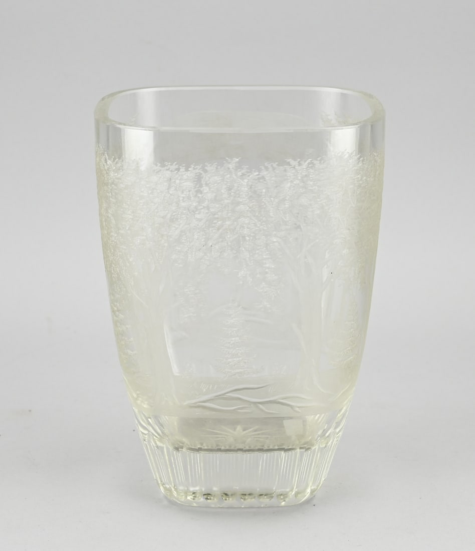Glass vase, 1930: Beautiful, antique engraved and frosted crystal glass vase with violinist/nude figures/forest scene decor. Circa 1930. Unsigned. Moser? Beautiful quality. Dimensions: H 21.8 cm. In good condition.