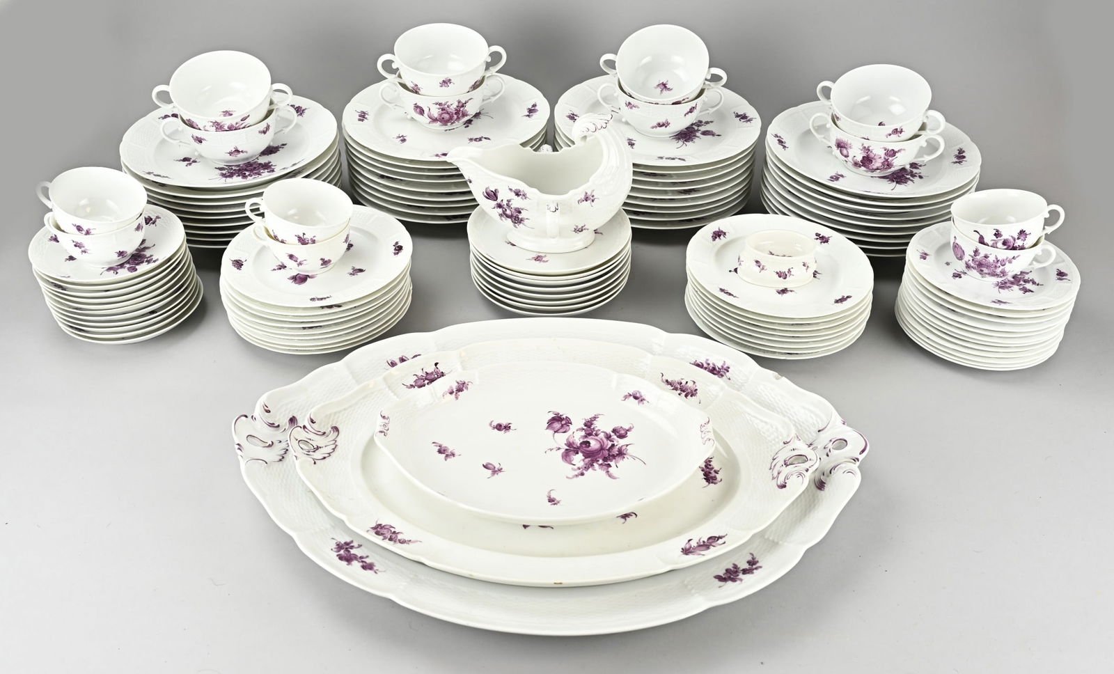 Nymfenburg tableware: Antique German Nymfenburg porcelain service. Consisting of: 3 bowls, 18 meal plates, 17 breakfast plates. 19 soup plates, 8 tea cups + saucers, 6 coffee cups + saucers, sauce boat and 8 cake plates.