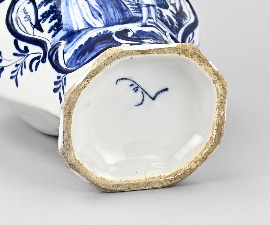 Delft lidded vase - 3