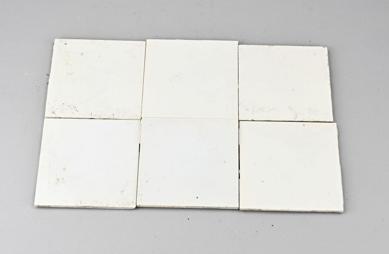 Lot of white ones (78x): Lot with 78 pieces of so-called whites. Dimensions: 13 x 13 cm. In good condition.