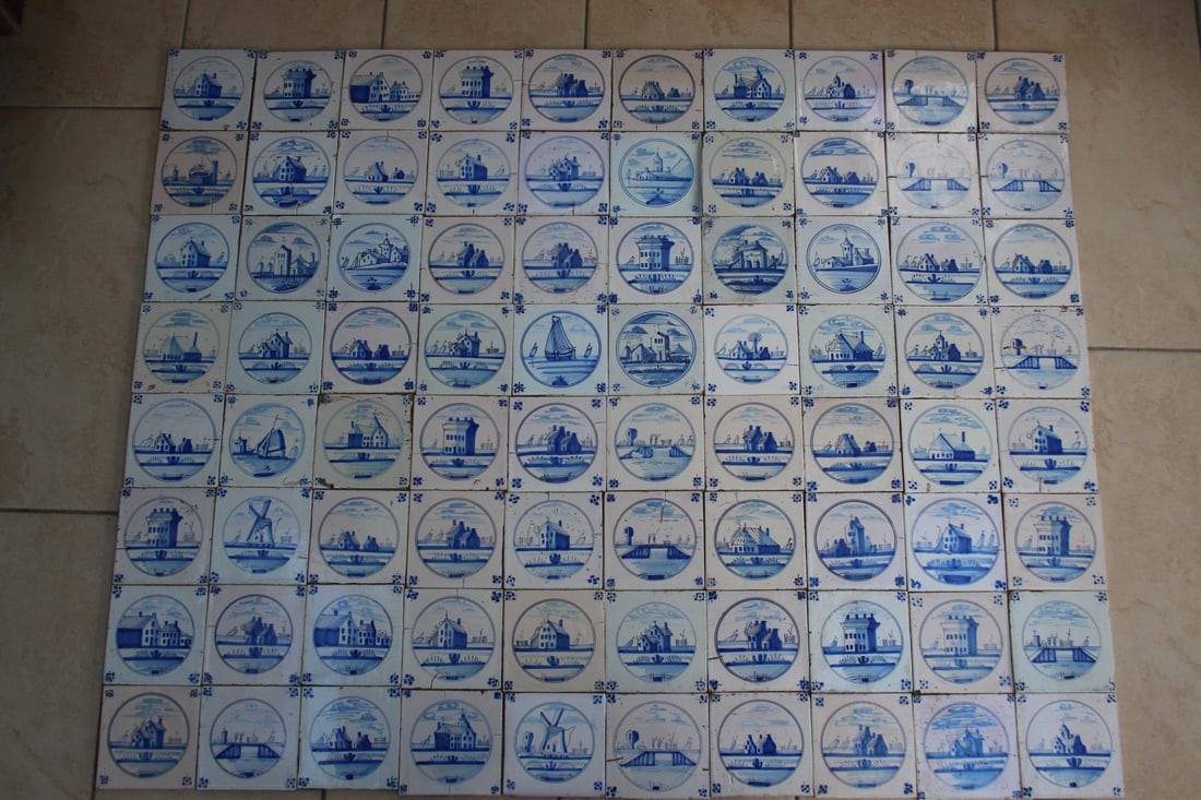 Lot landscape tiles blue (80x): Large lot of 80 pieces beautiful blue landscape tiles in circle. Circa 1860. Size: 13 x 13 cm. In good condition.
