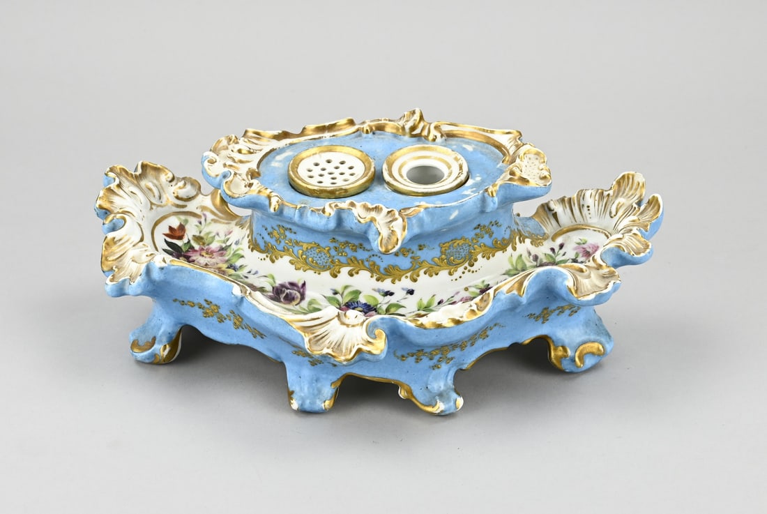 Antique Charlse Dix inkstand, 1830: Large, antique, Charles Dix porcelain ink set. Floral/gold decor. Circa 1830. Size: 12 x 30 x 17 cm. In good condition.