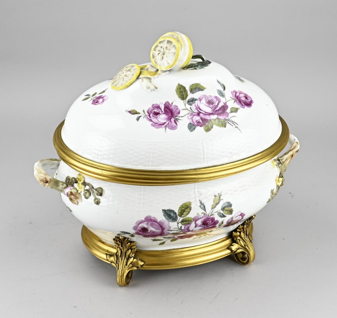 KPM terrine: Capital German KPM porcelain covered dish with heavy bronze mount. 19th century. Signed G. Keller Paris. Floral + lemon decor. Dimensions: 33 x 37 x 25 cm. In good condition.