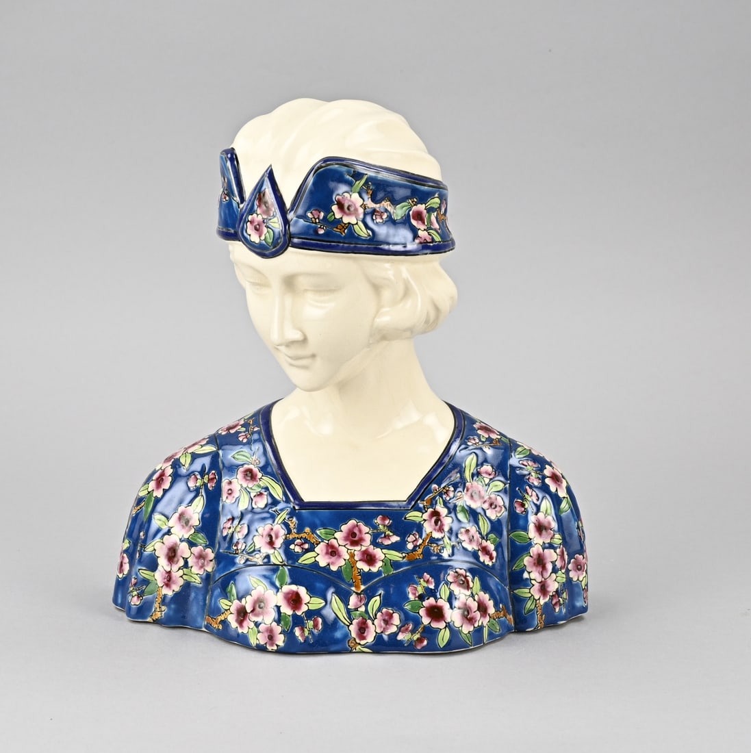 French bust of a woman, 1910: French polychrome faience bust of a woman. Floral. Les Bleus de Louviëre. Circa 1910. Size: 28 cm. In good condition.