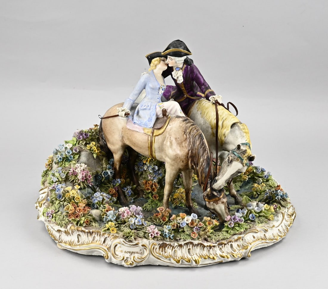 Italian group of figures, Couple in love: Large, heavy Italian porcelain group of figures by L. Fabris. Second half of the 20th century. Couple in love in a flower field (with hundreds of flowers). Some chips possible. Dimensions: 28 x 43 x