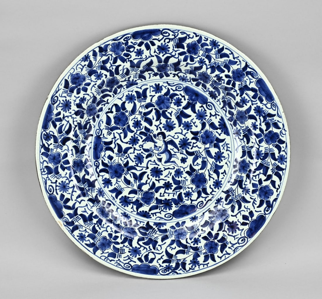 Delft dish Ø 42.5 cm.: Very large old/antique Delft faience dish with floral/angel decoration. With bottom mark. Dimensions: Ø 42.5 cm. In good condition.