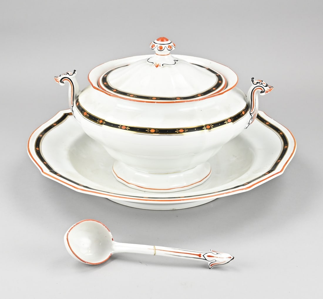 3-Piece French Soup Terrine: Three-piece French porcelain soup tureen with black/gold decoration. Blind mark. 19th century. Dimensions: 23 x Ø 38 cm. In good condition.