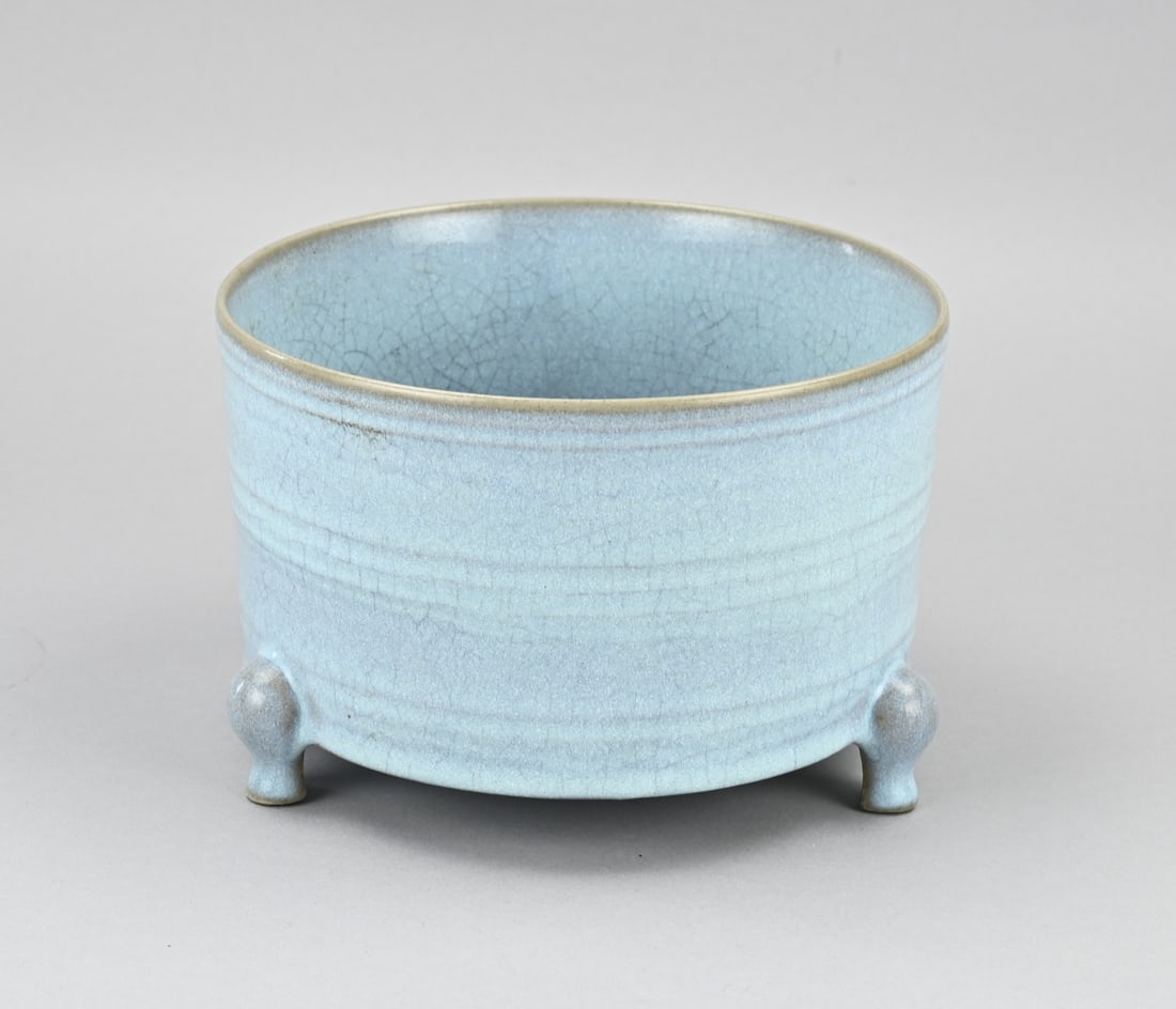 Chinese incense burner, H 12.5 x Ø 19 cm. (1 of 2)