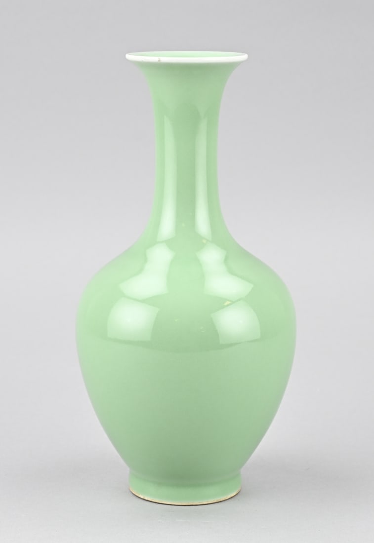Chinese vase, H 25.2 cm. (1 of 2)