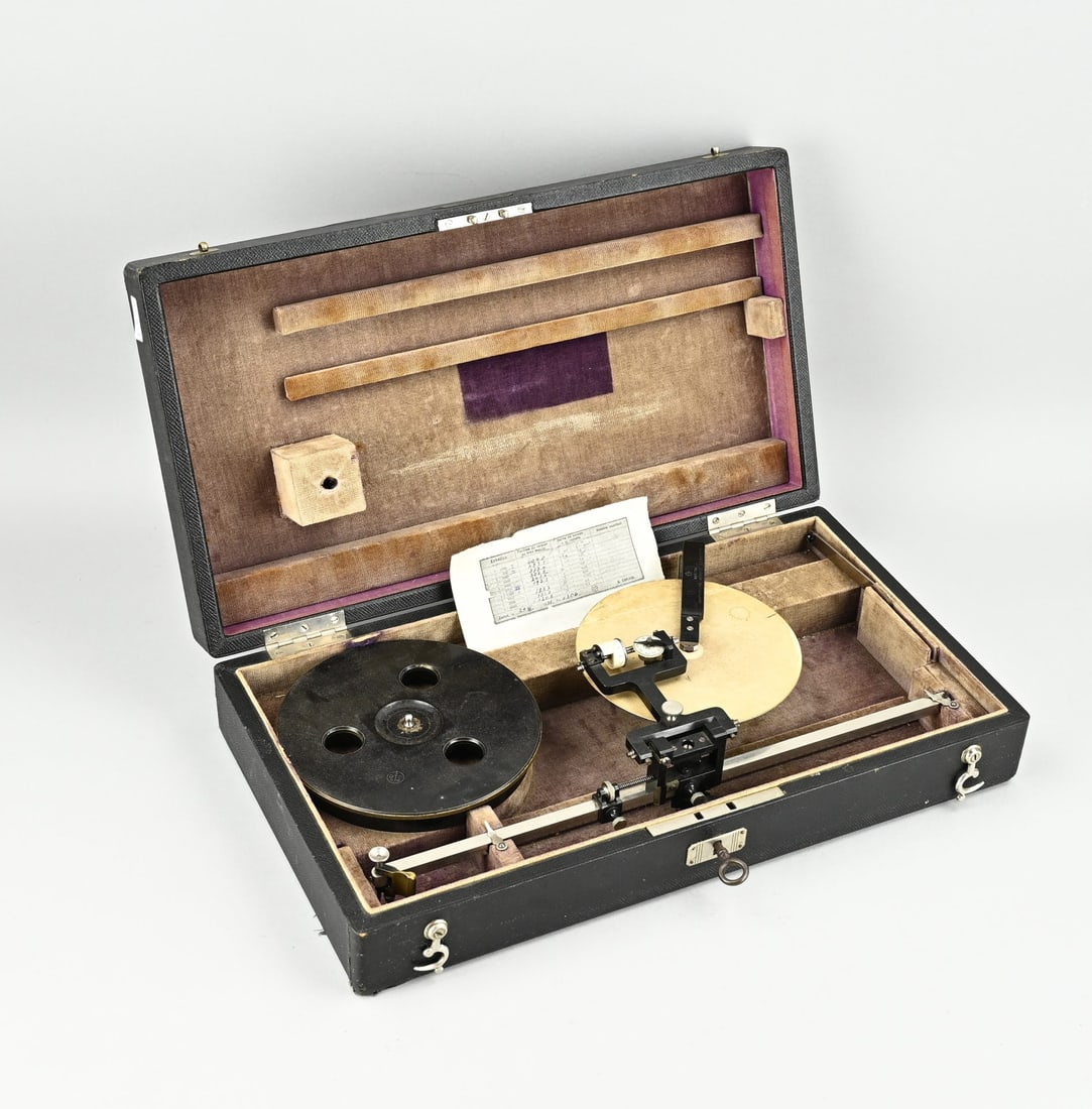 Antique German Planimeter: Antique German metal planimeter in original box. Brand: Ott. Type: 130. Index 1113. Circa 1920 - 1950. Size: 37 x 18 x 34 cm. In good condition.