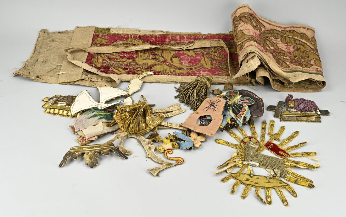 Lot of antiques (handicraft): Lot antique brocade handicraft. 18th - 19th century. Size: 10 - 150 cm. In reasonable condition.