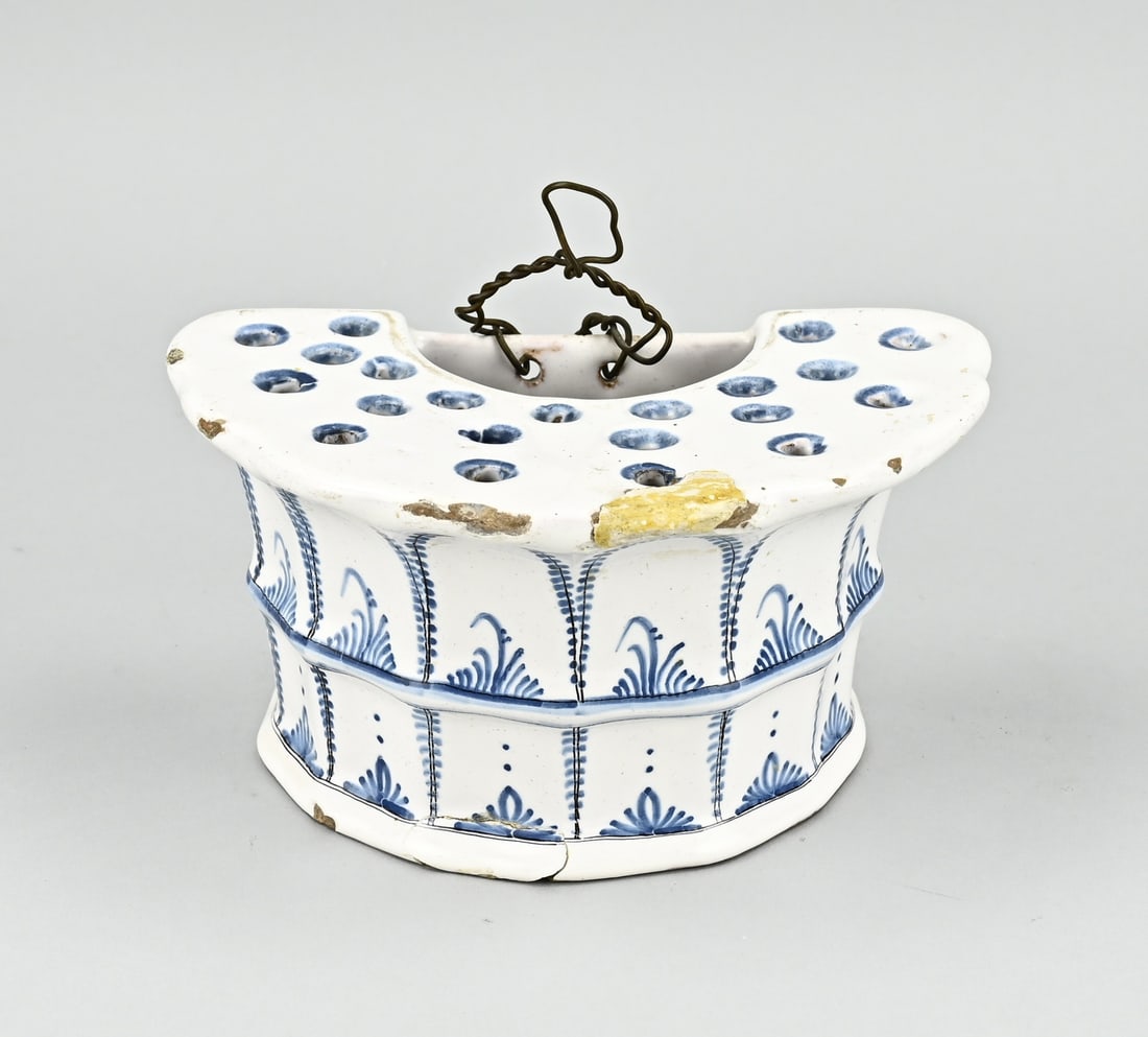 Antique flower plug: 18th century Delft or French faience flower plug. Two shards glued in. Dimensions: 9 x 17 x 11 cm. In reasonable/good condition.