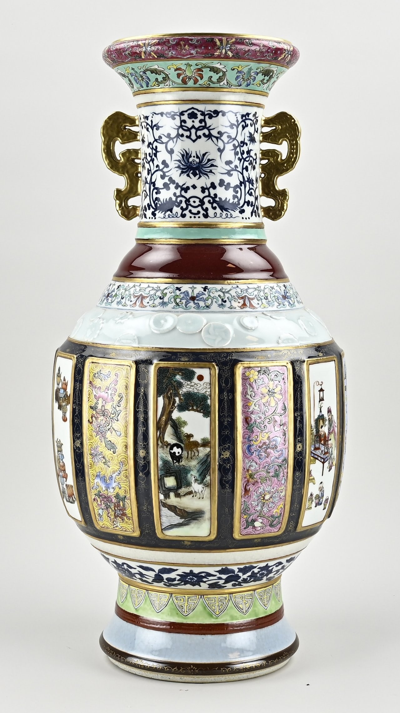 Capital Chinese vase (1 of 2)