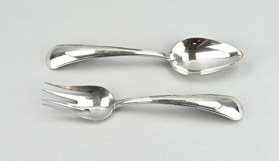 Silver salad servers: Silver salad cutlery, 833/000, with a fork and spoon with a fillet decoration. MT.: JM van Kempen, Voorschoten. jl.:C:1887. The cutlery has a monogram engraving on the back. FD approx. 137 grams. 25