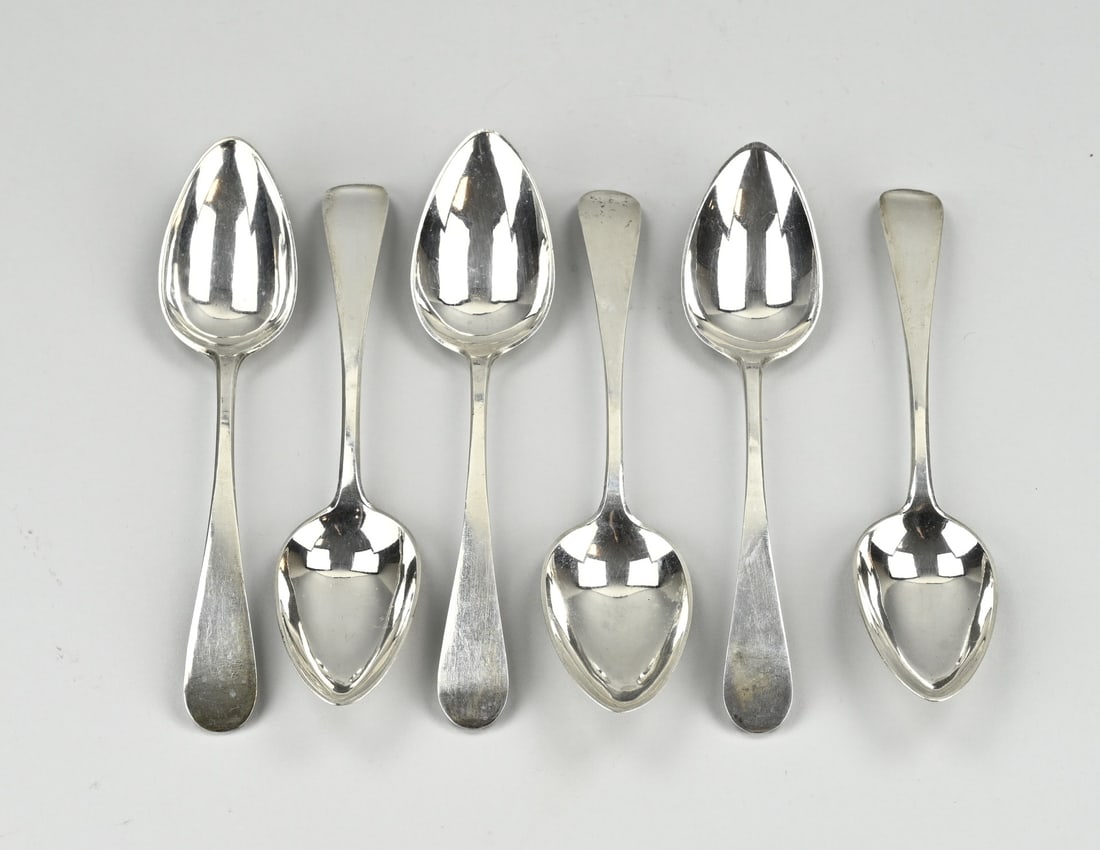 6 Silver spoons: Six Frisian silver spoons, 833/000, with special smooth handles. English model. Initials BP on the back. As new. Three times Mr. HJ Zwanenberg-Harlingen. Year 1840. Three times Mr. Fokke