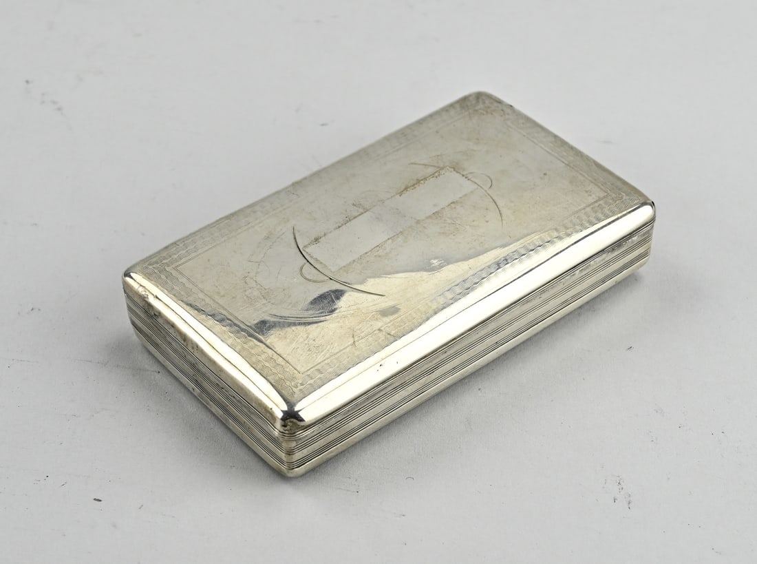 Silver tobacco box: Silver tobacco box, 833/000, rectangular model decorated with a wavy line frame with engraving, worn. The sides and the bottom are provided with a line work. The inside of the hinged lid is provided