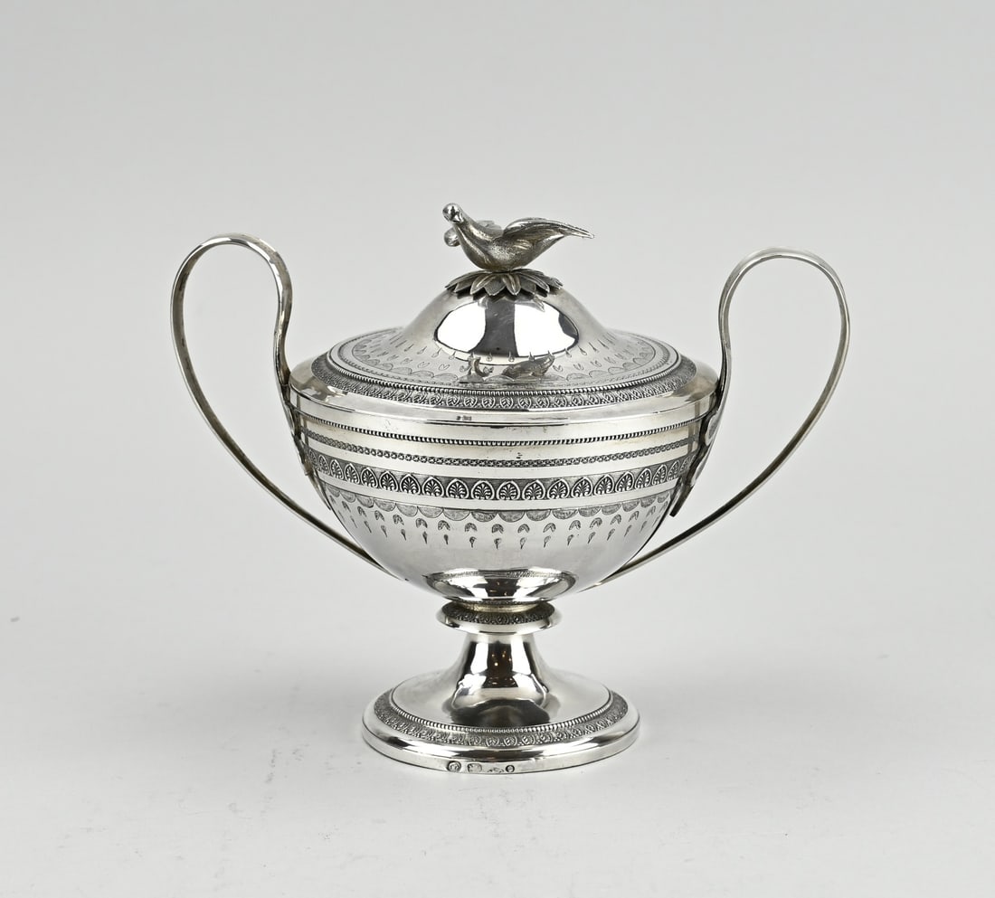 Silver sugar bowl: 18th century silver sugar bowl, 800/000, round model decorated with bandel work with floral decoration. On the lid is a dove as a knob. Restorations to the bowl, otherwise in good condition. France