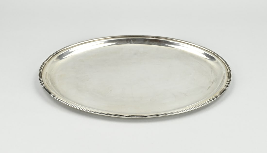 Silver cabaret: Silver tray, 835/000, oval model with double filet edge. MT.:A.Presburg, Haarlem, jl.:i:1968. 34x25 cm. approx. 505 grams. In good condition.
