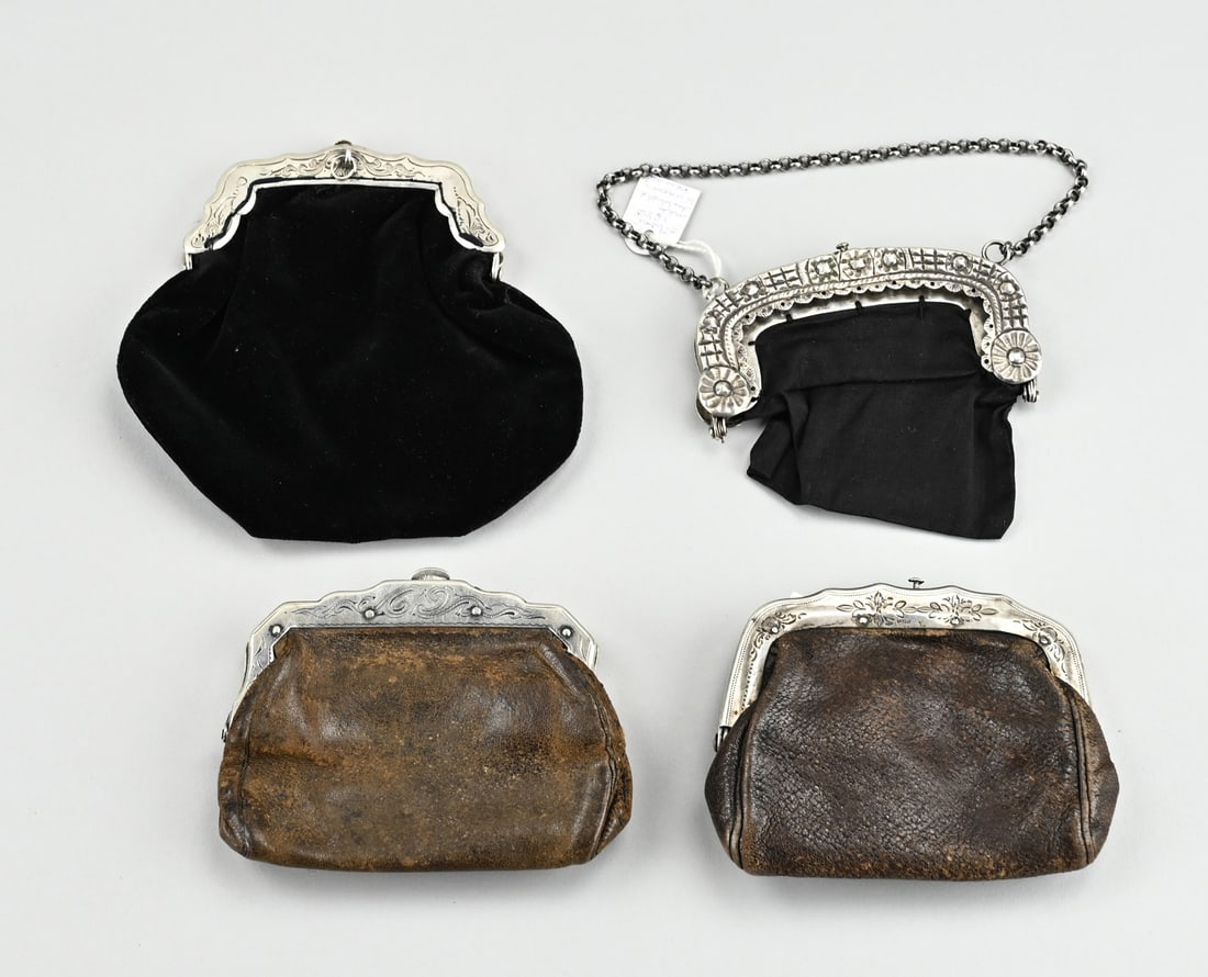 4 Bags with silver: Four bags and purses with silver, 833/000. 2 Leather purses with silver clasp with engraving. And two bags with contoured clasps with work. MT.: among others J.Barthel, Schoonhoven, 1850. and L. den