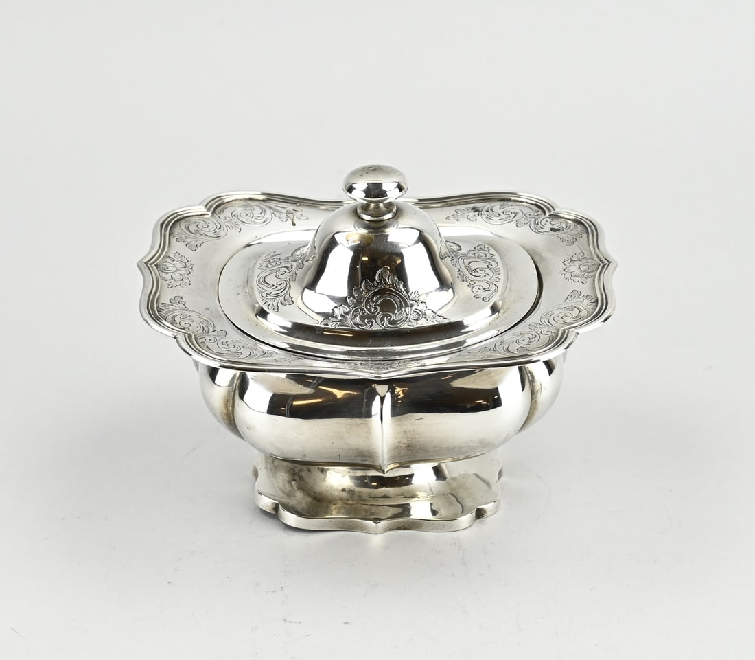 Silver tobacco jar: Silver tobacco jar, 833/000, rectangular model with an aculade-shaped rim, decorated with engraving. MT.: J. van Vorst, Rotterdam, jl.:Z:1859. 17x13x13cm. approx. 404 grams. Foot slightly out of