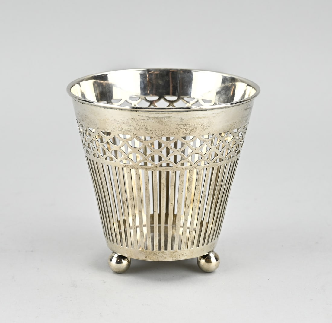 Silver basket: Silver basket, 833/000, cylindrical model placed on 3 ball feet. The basket is provided with a semi-circle and bars decoration. MT.: JM van Kempen, Voorschoten, jl.:J:1919. approx. 177 grams.
