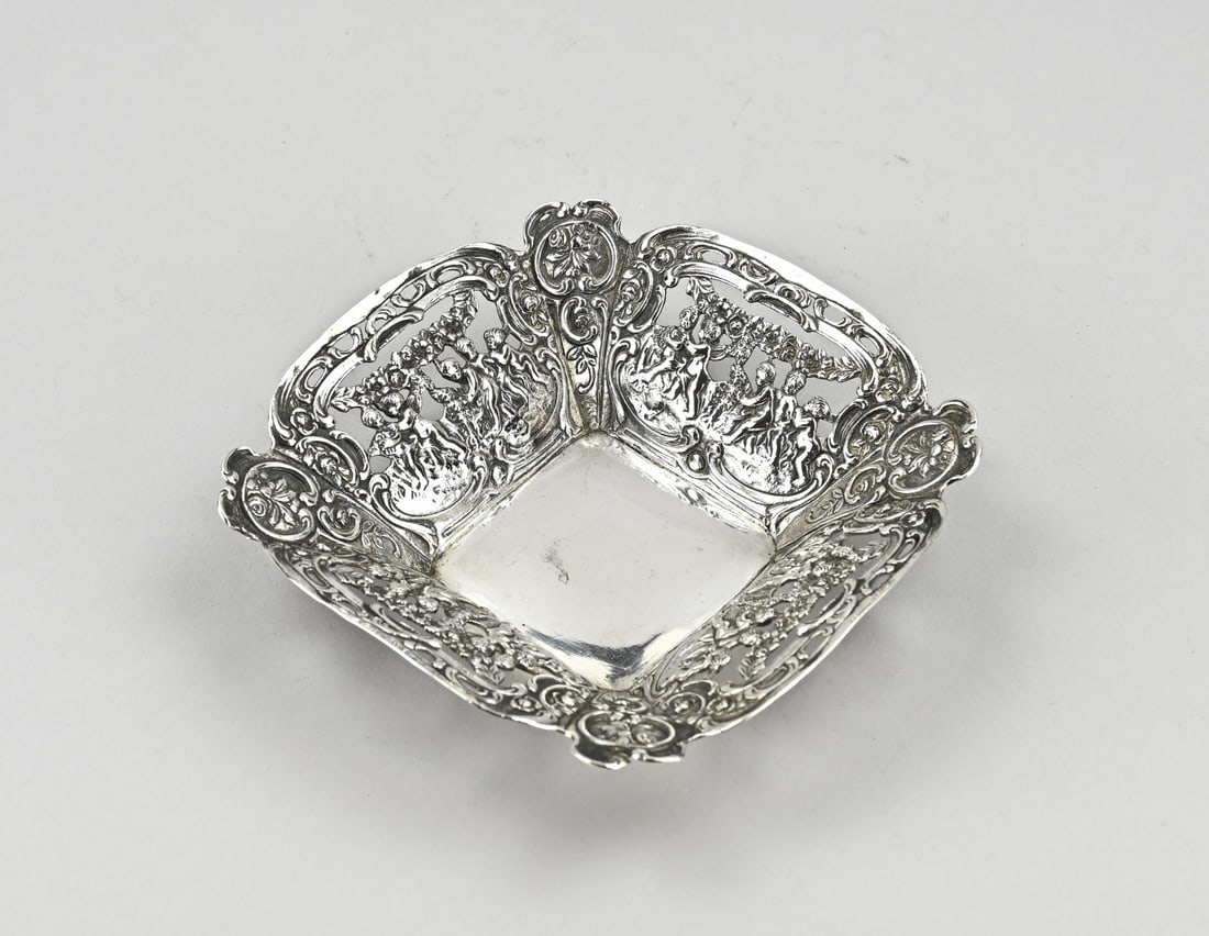 Silver bowl: Silver bowl, 800/000, square model with raised openwork edge with representations with putti. 17x17x4cm. approx. 227 grams. In good condition