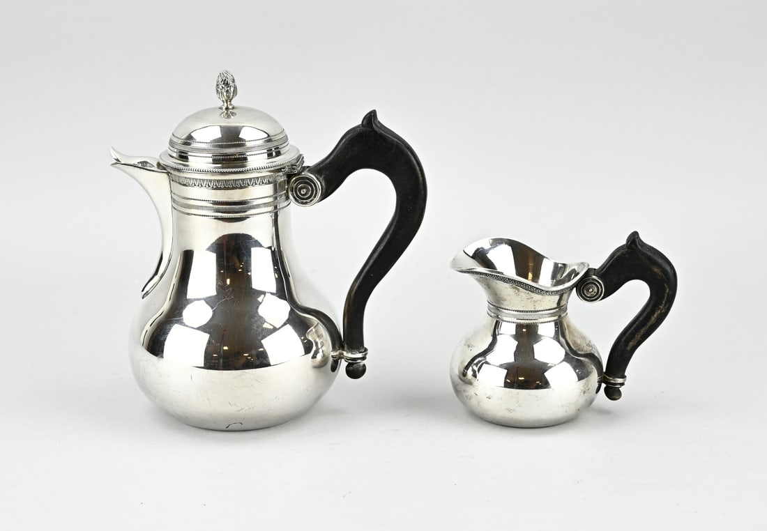 Silver milk jug & teapot: Silver teapot and milk jug, 800/000, model with round belly and an ebony handle. The jugs are decorated with a rim with lambrequin decoration and a pearl and knerren rim. Belgium. MT.: WZ with wolf