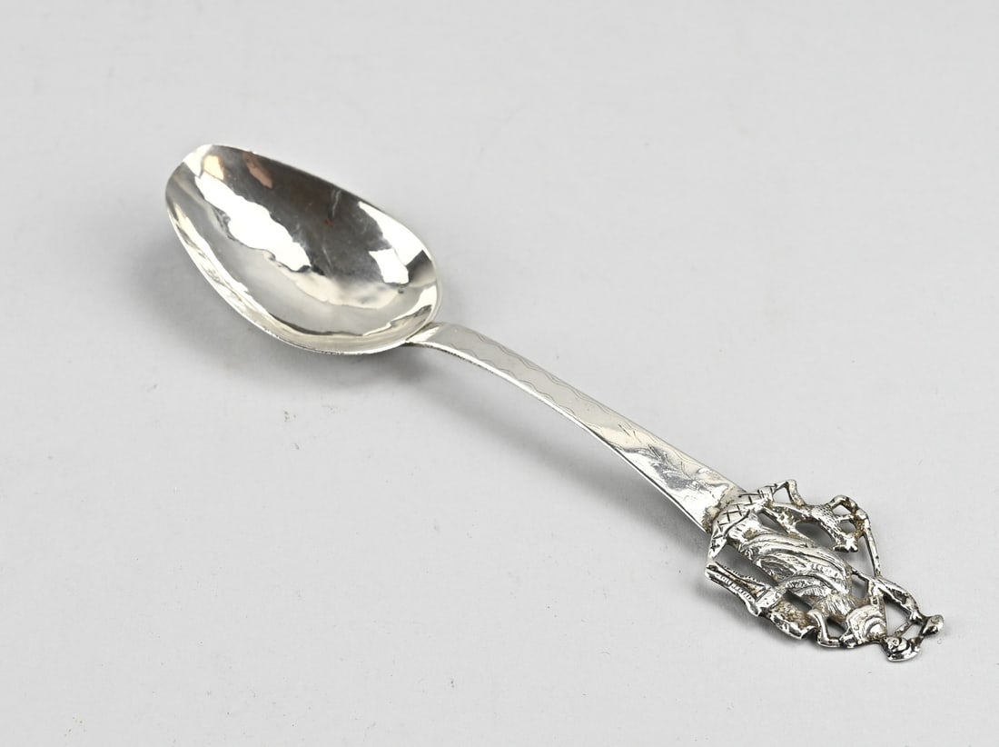 Silver birth spoon: Silver birth spoon, 833/000, with a pear-shaped bowl attached to a handle crowned with a figure with faith, hope and love. 18 cm. MT.: J.Schijfsma, Sneek, jl.: K:1844. approx. 32 grams. In good