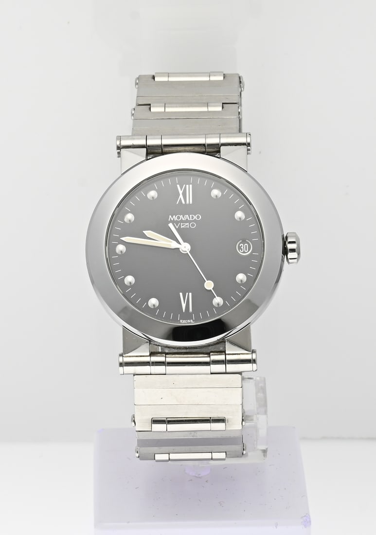 Movado watch: Movado Vizio, steel watch, with a round case with a black dial with date display. The watch has a steel link strap. ø 35 mm. ref. no.: 83 c2 878. 3320029. Length 18 cm. Somewhat scratched, otherwise