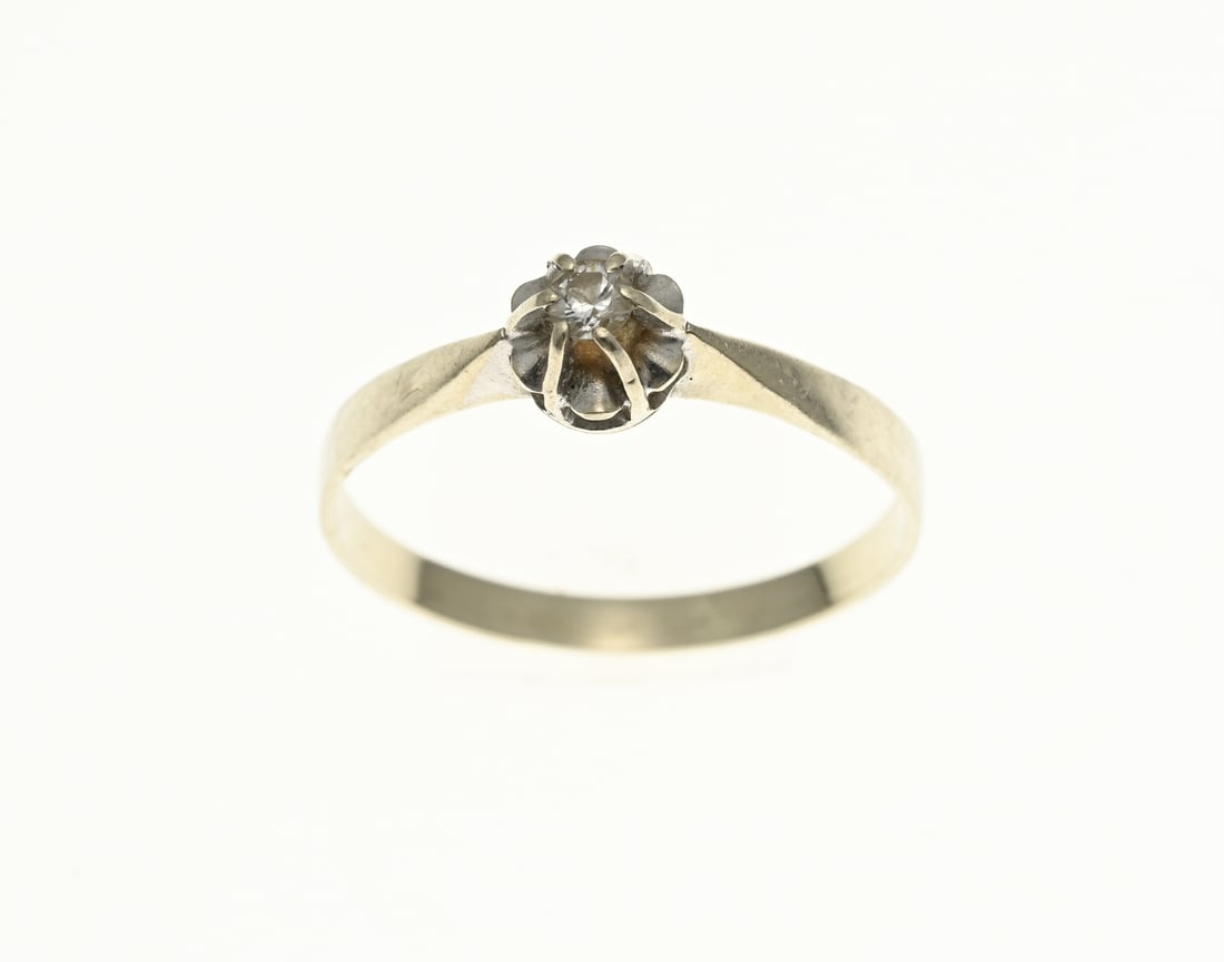 White gold ring with diamond: White gold solitaire ring, 585/000, with diamond. Ring with a brilliant cut diamond, approx. 0.07 ct. set in a mirror chaton. ø 57. approx. 1.5 grams. In good condition.