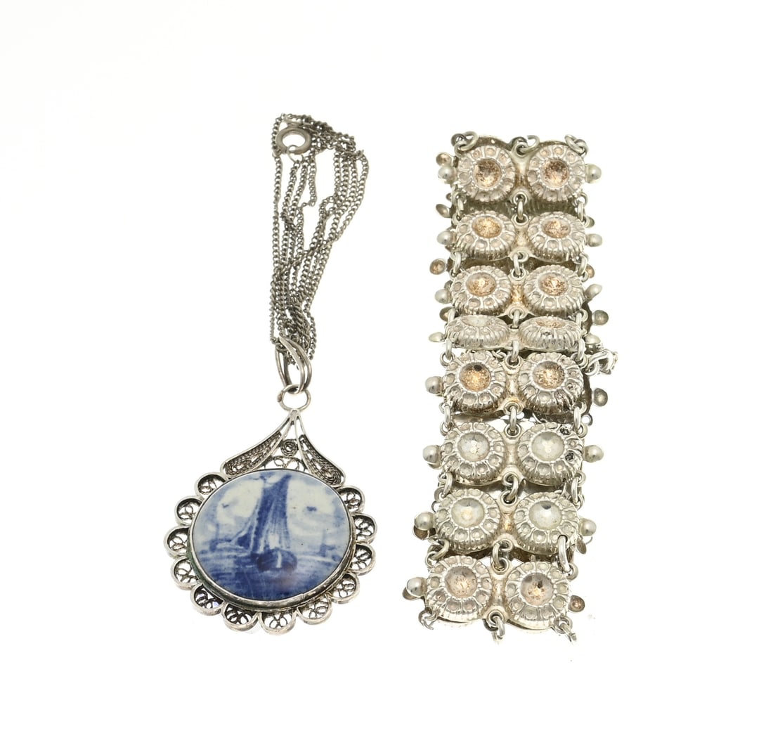 Silver bracelet and necklace and pendant: Silver bracelet, 800/000, wide regional model with box clasp and safety. width 23 mm. 18.5 cm. And a gourmet necklace with a pendant with porcelain Delft element with sailing ship. total approx. 24.8