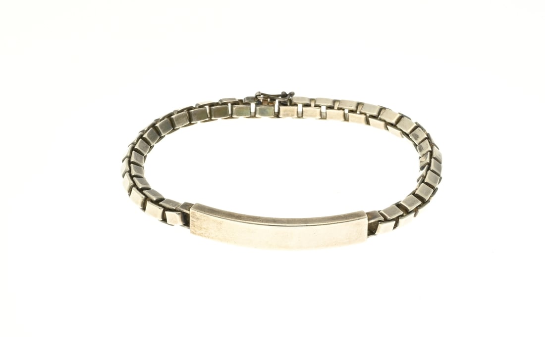 Silver plate bracelet: Silver plate bracelet, 925/000. Bracelet with a coarse Venetian link and an oblong plate in the middle. Width 6.5 mm. length 19 cm. approx. 24.9 grams. New