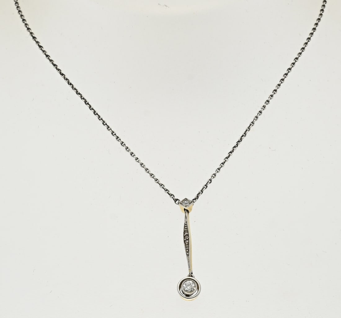 Silver and gold necklace and pendant with diamond: Silver necklace with a pendant, 835/000, provided with gold with 2 brilliant cut diamonds and 3 small diamonds with an old cut. Size pendant 25 mm. Length 42 cm. approx. 2.7 grams. In good condition.
