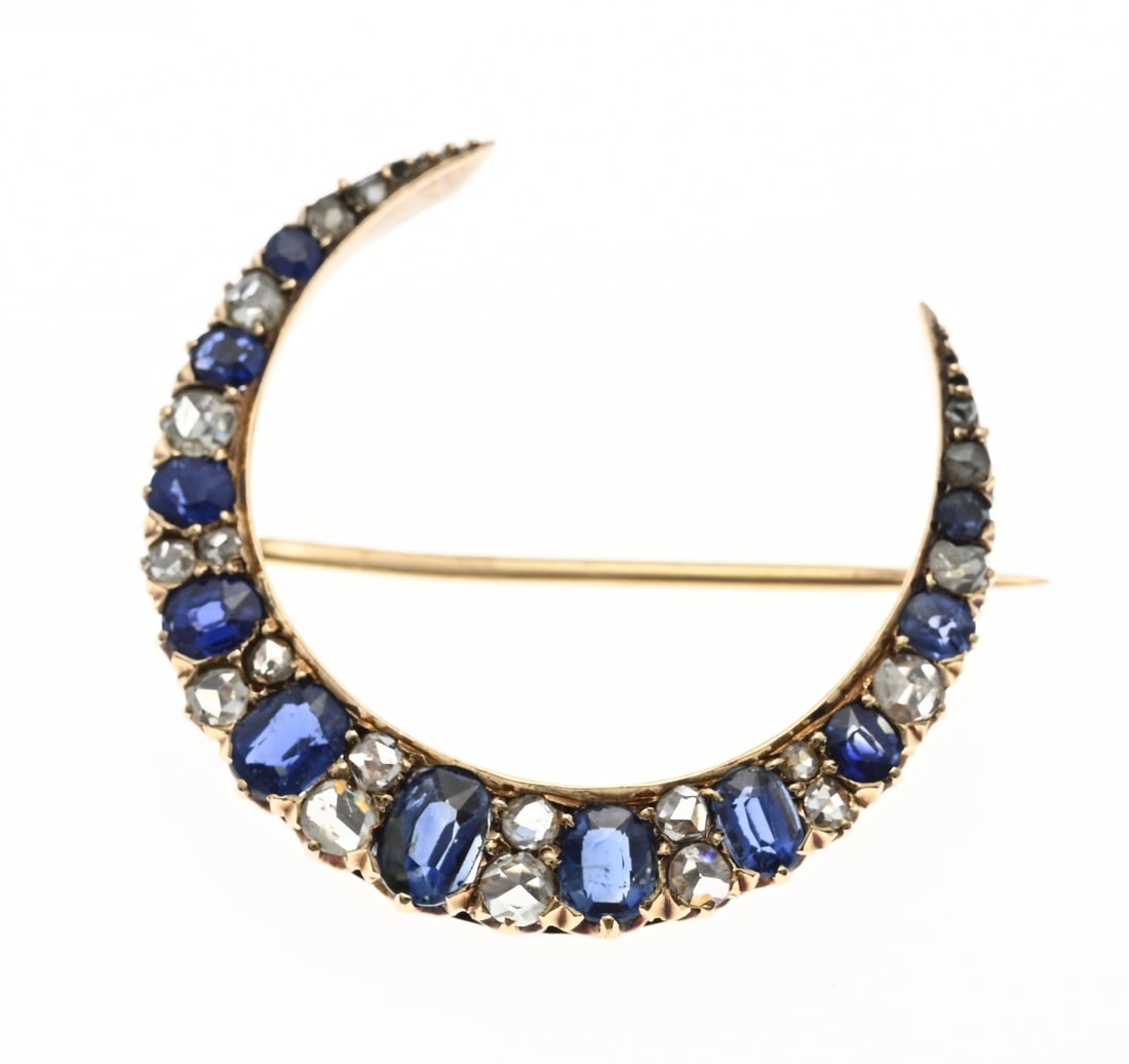 Gold brooch with sapphire and diamond: Yellow gold brooch, 585/000, with diamond and sapphire. Brooch in the shape of a moon set with 11 oval faceted sapphire stones and decorated in between with 20 diamonds with an old cut, all graduated