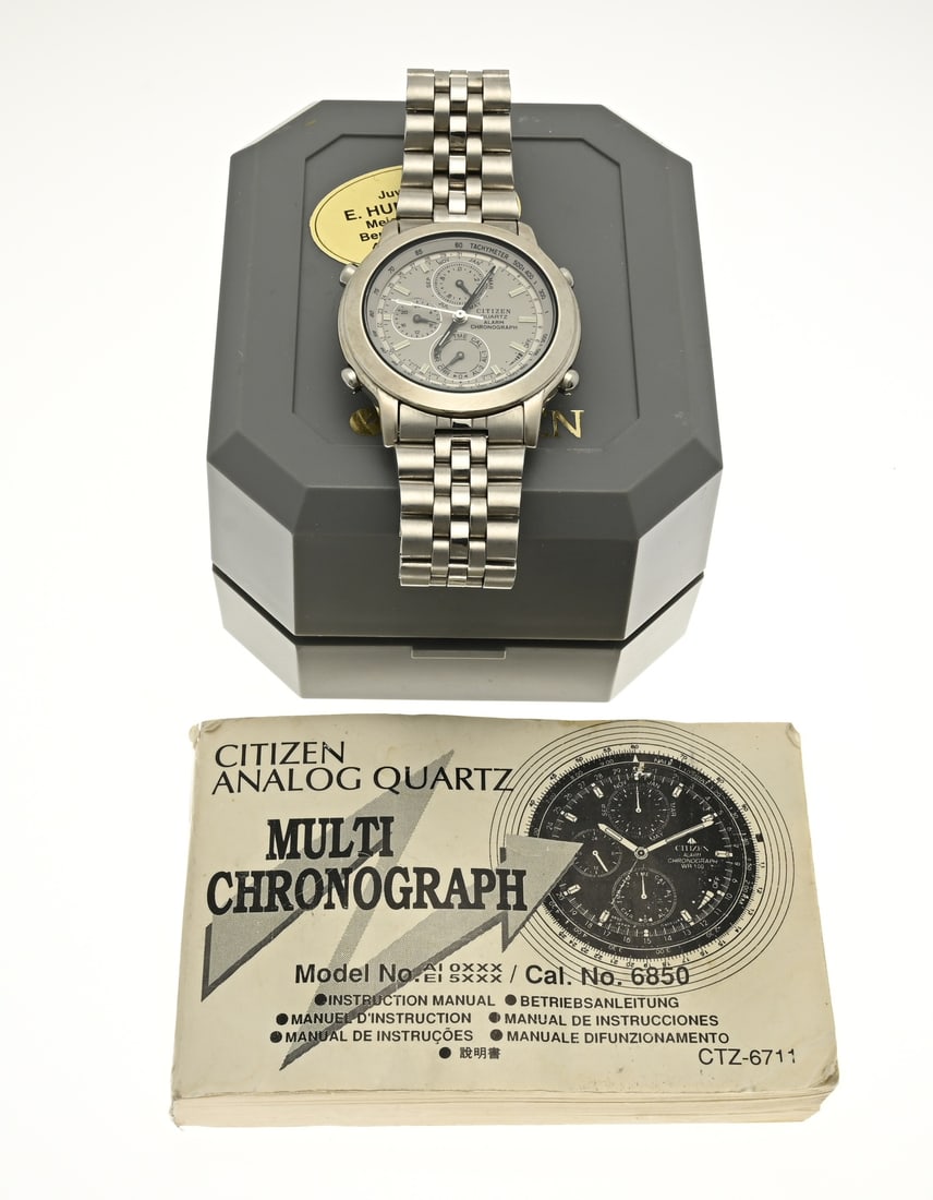 Citizen watch: Citizen watch, steel with chronograph, fitted with a steel strap. Cal. no.: 6850. ø 36 mm. With extra links and papers.