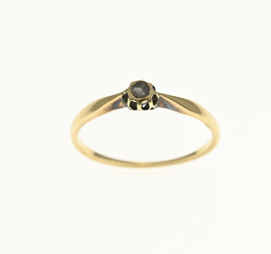 Gold ring with rose diamond: Yellow gold ring, 585/000, with rose cut diamond. A solitaire ring with a smooth setting set with a rose cut diamond. ø 2.7 mm. ø 52. 1.4 grams. In good condition.