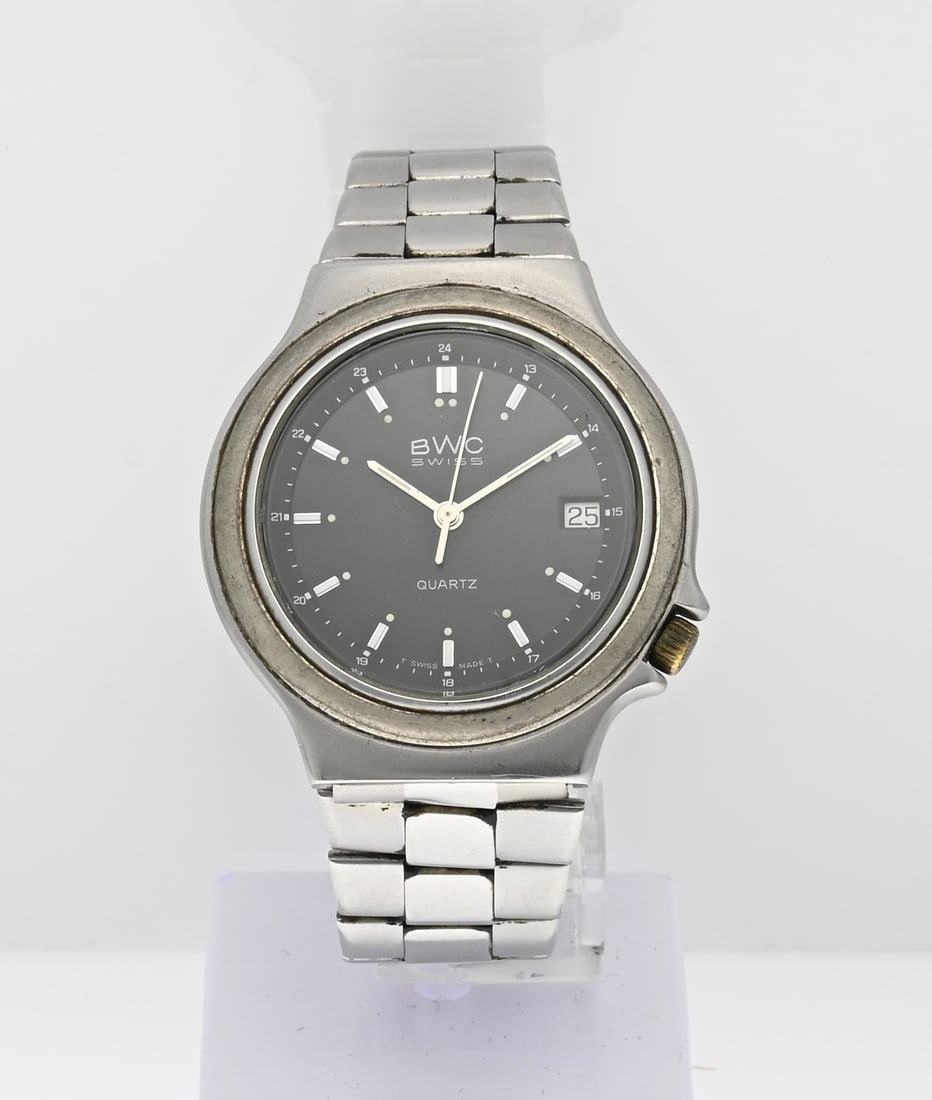 BWG steel watch quartz: BWG watch, unisex, with a round steel case with black dial with date display. Attached to a steel link strap. Quartz. ø case 38 mm. length 19 cm. Working. Somewhat damaged otherwise in good