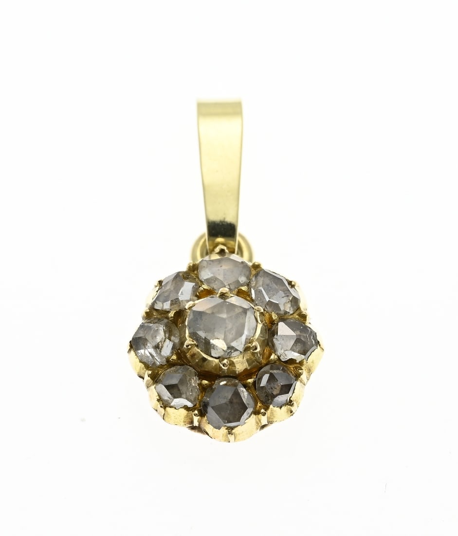 Gold pendant entourage: Yellow gold pendant, 585/000, with old diamonds. Pendant with a rosette set with rose-cut diamonds. ø rosette 9 mm. length 17 mm. approx. 1.2 grams. In good condition.