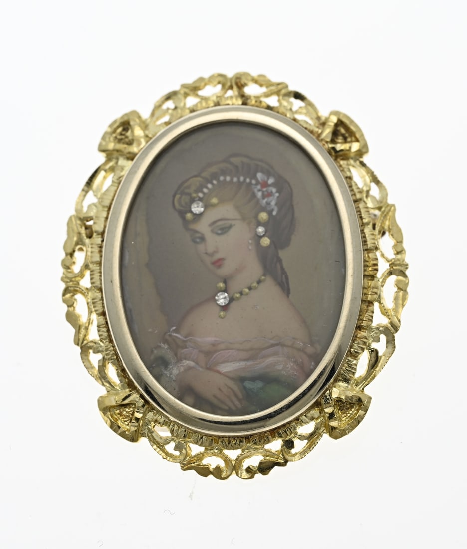 Golden brooch depicting a woman: Special yellow gold brooch/pendant, 585/000, with a painted representation of a woman's portrait. Oval pendant with an openwork worked edge. 4.5x3cm., including eye. approx. 6.3 grams. In very good