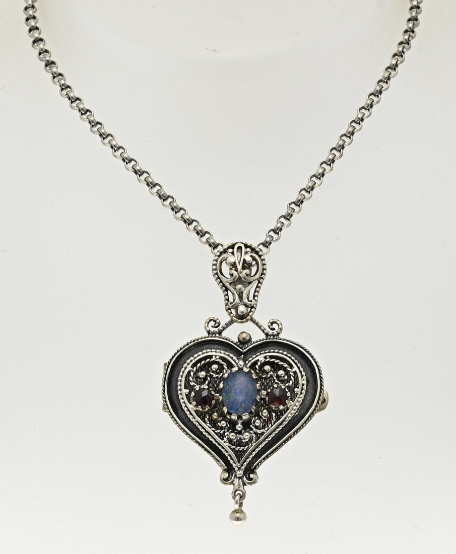 Silver necklace with opal pendant: Silver necklace with pendant, 833/000, in heart shape with opal and garnet. Jasseron necklace and a pendant, heart-shaped medallion with opal and garnet. Pendant size 5.5x3cm. Necklace length 55 cm.