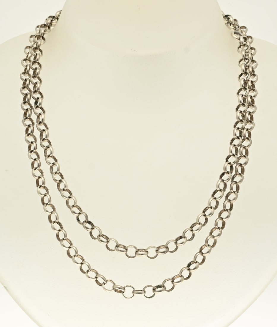 Jasseron necklace: Silver jasseron necklace, 835/000, with small feather eye. ø 6 mm. length 105 cm. approx. 37.9 grams. In good condition.