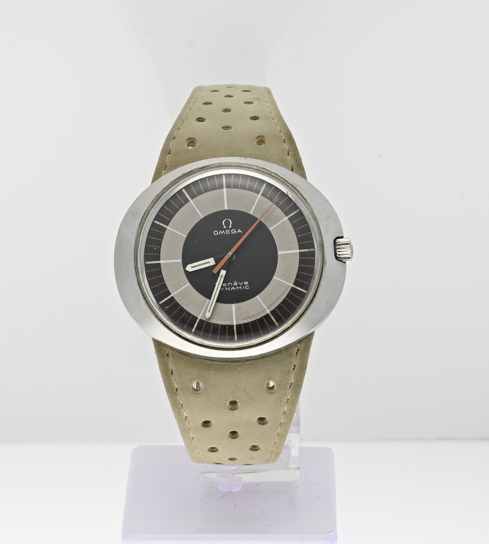 Vintage Omega dynamic: Special Vintage Omega dynamic watch, automatic, with a steel oval case ref. no.: 00L-107. Equipped with an original strap. Case width 40 mm. In very good condition.