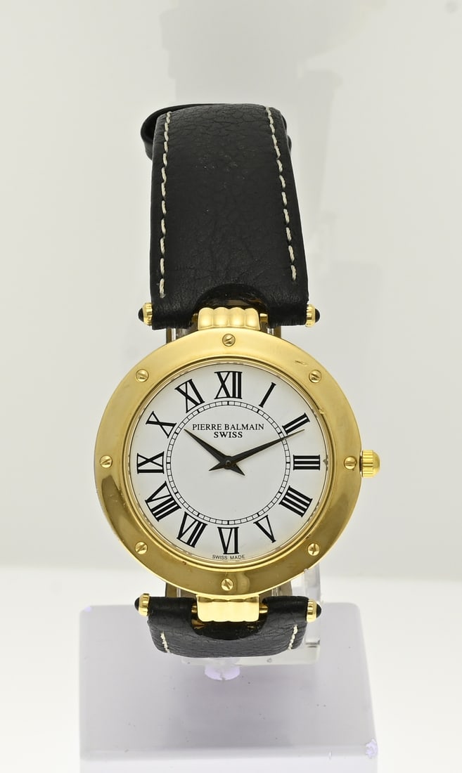 Pierre Balmain, double watch: Pierre Balmain watch, unisex, gold plated model, with a white dial and Roman numerals. The watch has a black leather strap. ø case 33 mm. Quartz. With engraving on the back: Spuerkeess Freyer