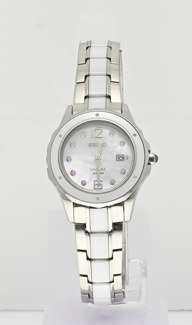 Vintage Seiko watch, ladies, white: Vintage Seiko watch, lady, Coutura, with a mother-of-pearl dial, white bezel and a white stripe in the strap. Equipped with a sapphire crystal. 7N82-0HH0. ø case 32 mm. Length 15 cm. Quartz, needs