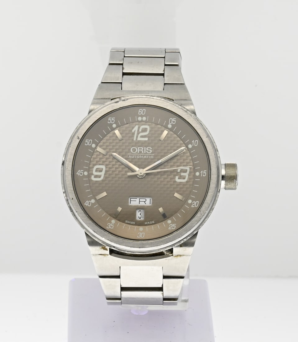 Oris watch automatic: Oris automatic watch, steel with steel strap. 19 cm. Equipped with a brown dial. ø 40 mm. 23-57250, equipped with a sapphire crystal. Clear signs of use. Working.